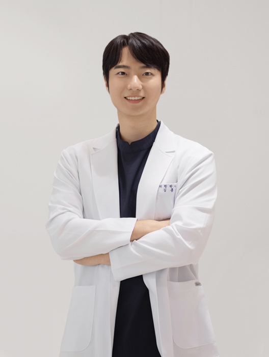 의료진 김홍성 대표원장 